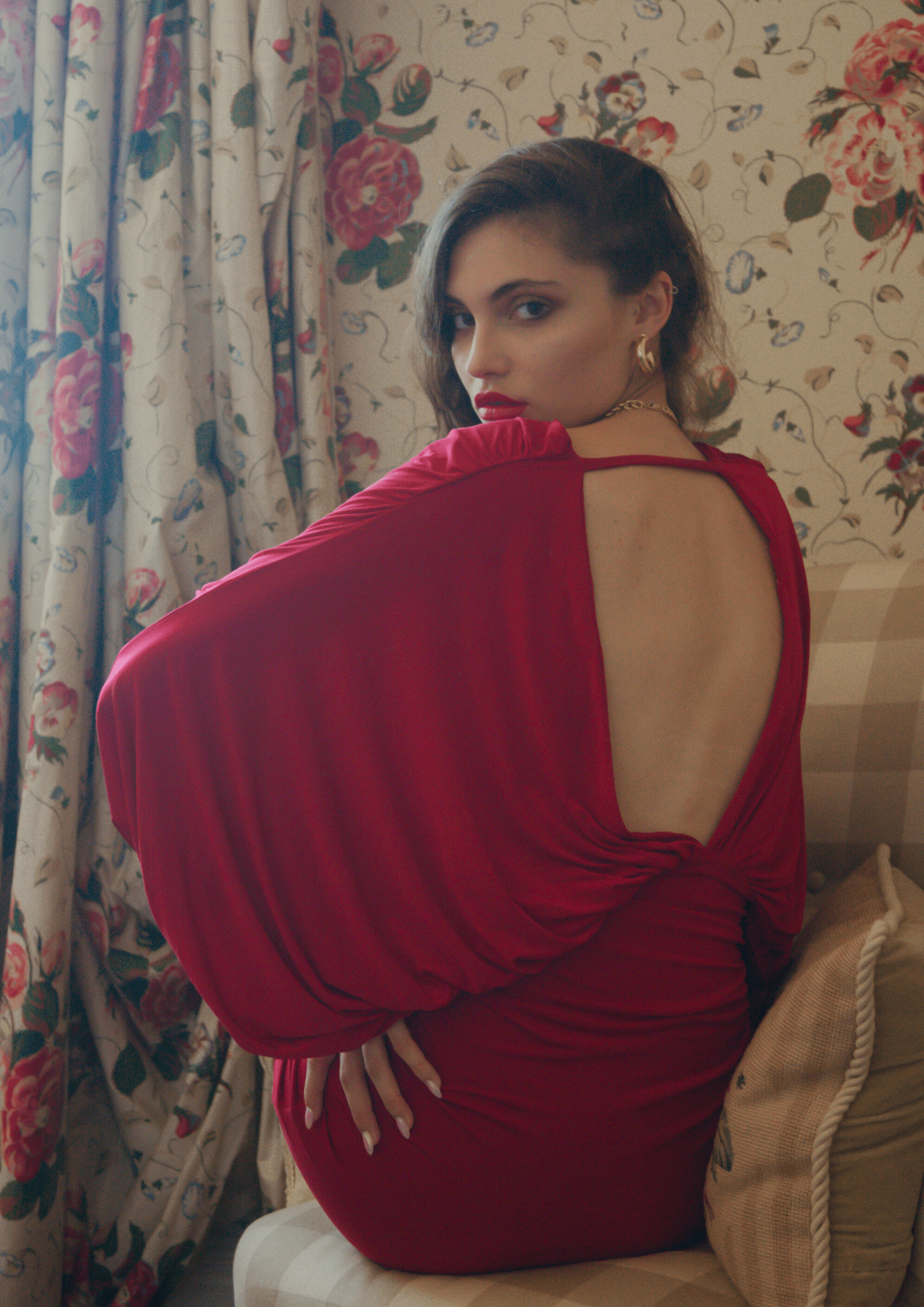 backless red dress